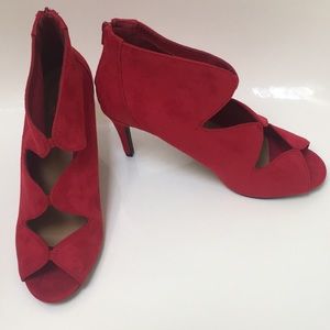 * OFFERS& TRADES * IMPO Tyra Scarlett Red Pump